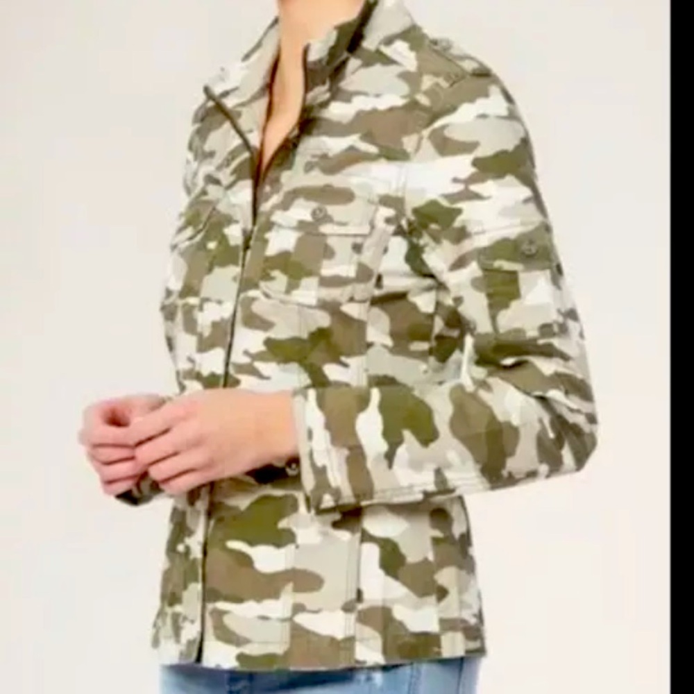 Kensie Jeans Women’s Size XL Tan & Olive Camo Camouflage Jacket